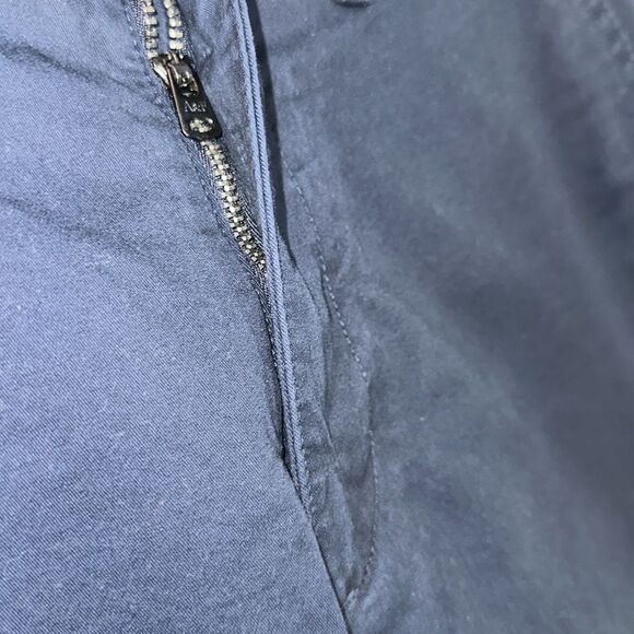 Abercrombie & Fitch 31 x 11” Inseam Navy Cotton Stretch Shorts - Picture 4 of 10